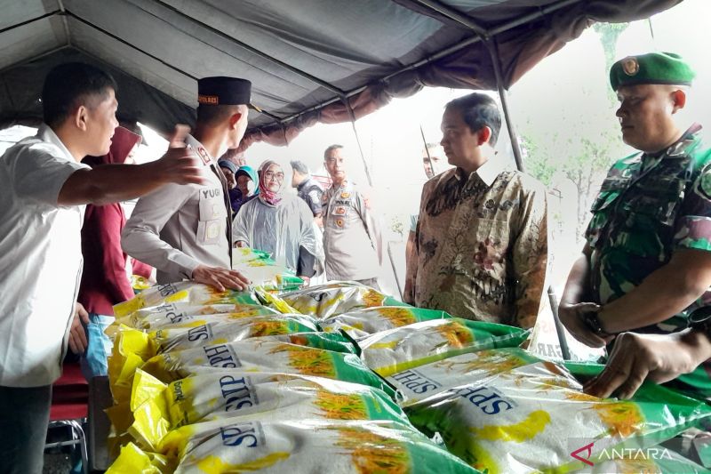 bulog-pasok-3925-ton-beras-untuk-pasar-murah-di-priangan-timur