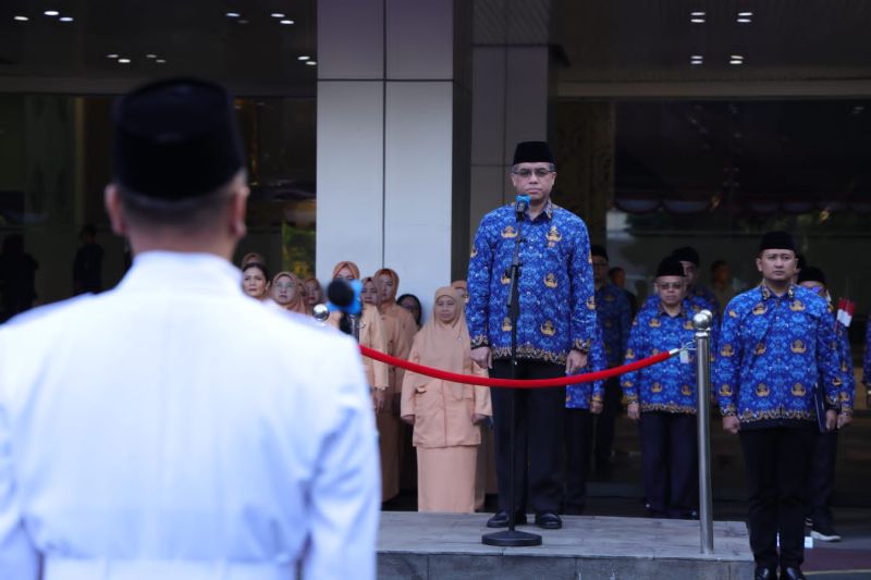 Pimpin Upacara Kemerdekaan ke-80 RI, Menaker Tekankan 3 Pesan Kunci Ketenagakerjaan