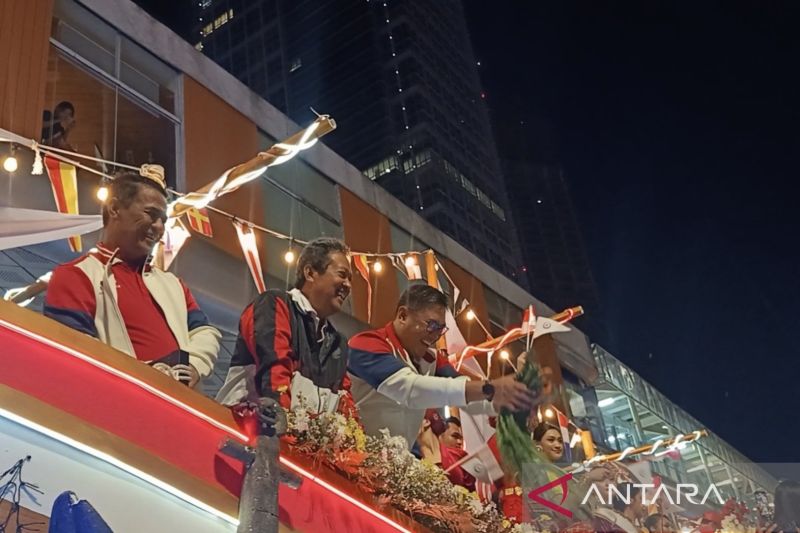 menteri-umkm-pamer-aura-farming-mentan-bagi-hasil-bumi-di-karnaval