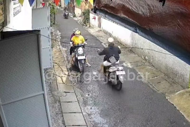 seorang-wanita-kehilangan-kalung-emas-akibat-dijambret-di-tambora