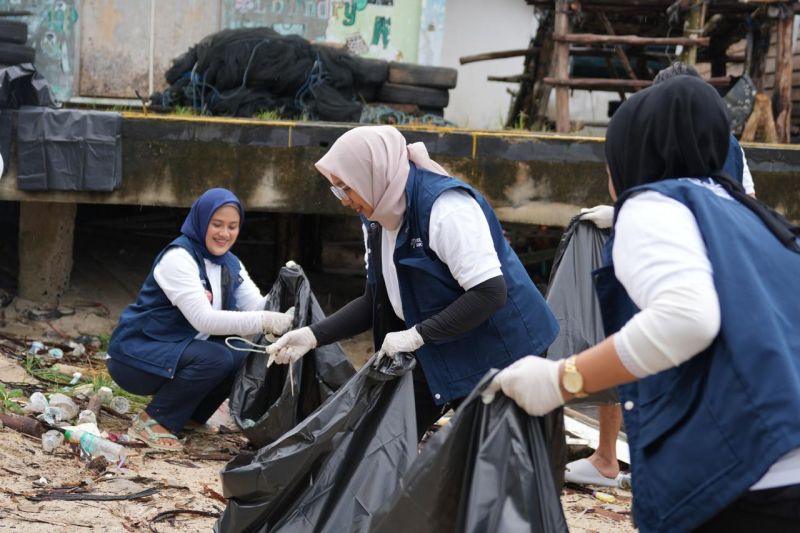 relawan-bakti-bumn-memperingati-hut-ri-lewat-konservasi-ekosistem-laut