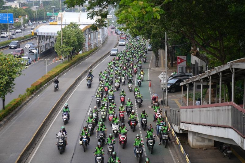 demo-driver-ojol-gojek-pastikan-layanan-tetap-berjalan-normal