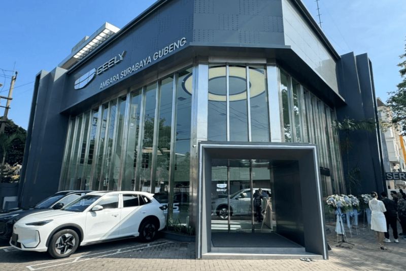 geely-perluas-jaringan-di-jawa-timur-lewat-peresmian-diler-surabaya