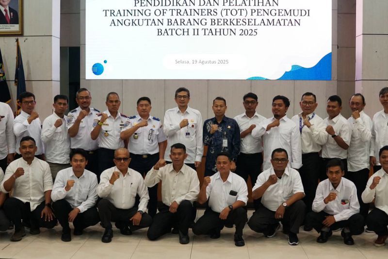 kemenhub-latih-pengemudi-angkutan-barang-di-bekasi-ciptakan-zero-odol