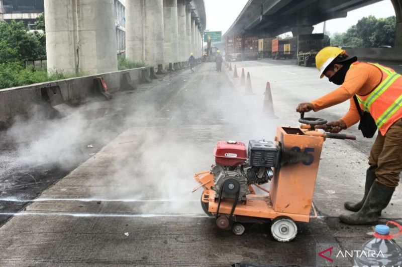jasamarga-rekonstruksi-lima-titik-tol-jakarta-cikampek-dalam-sepekan