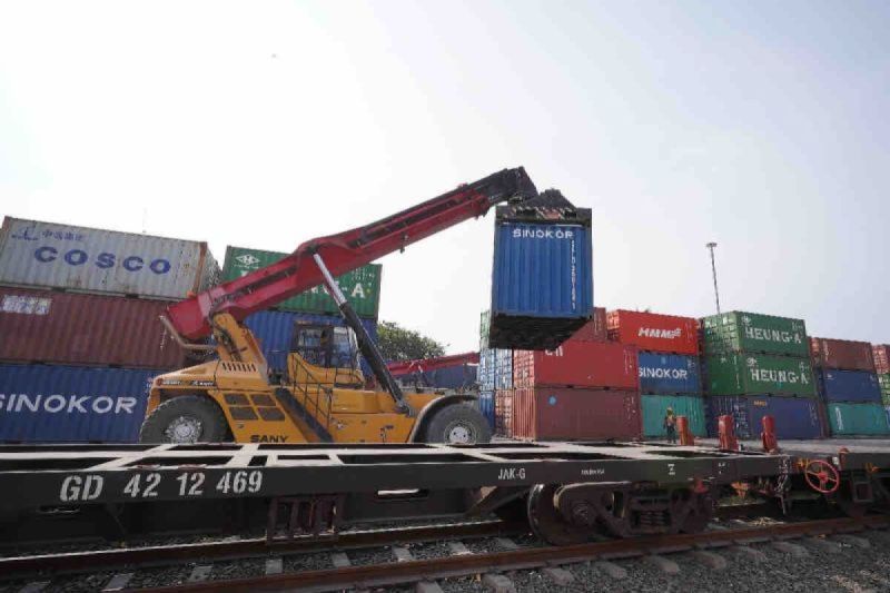 kai-siap-tekan-first-mile-last-mile-kereta-logistik-guna-mitigasi-odol