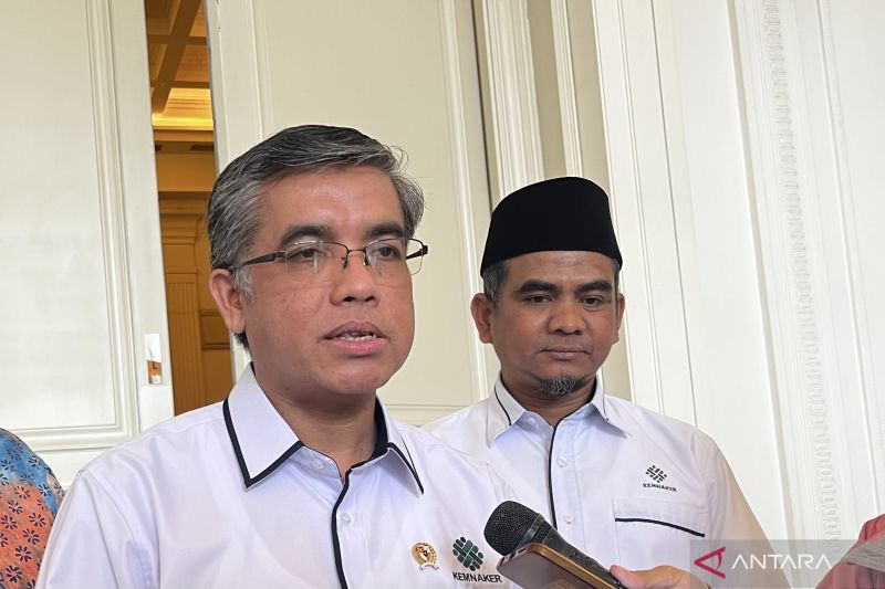 menaker-masih-akan-kaji-permintaan-kenaikan-ump-105-persen-di-2026