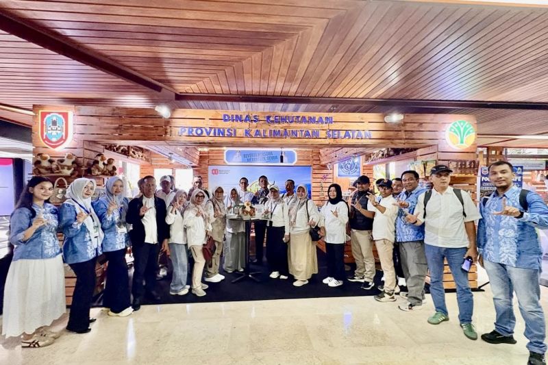 kemenhut-promosikan-hasil-hutan-kalsel-di-festival-pesona-2025