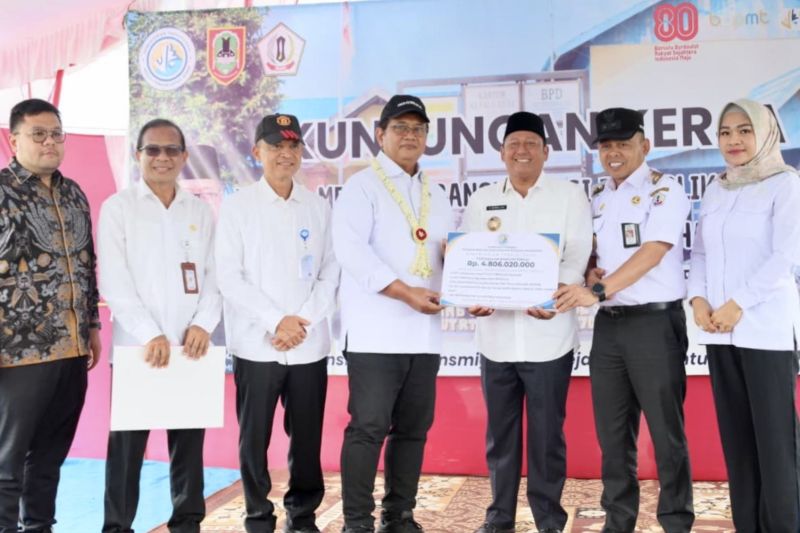 wamen-salurkan-rp48-miliar-untuk-infrastruktur-transmigrasi-batola