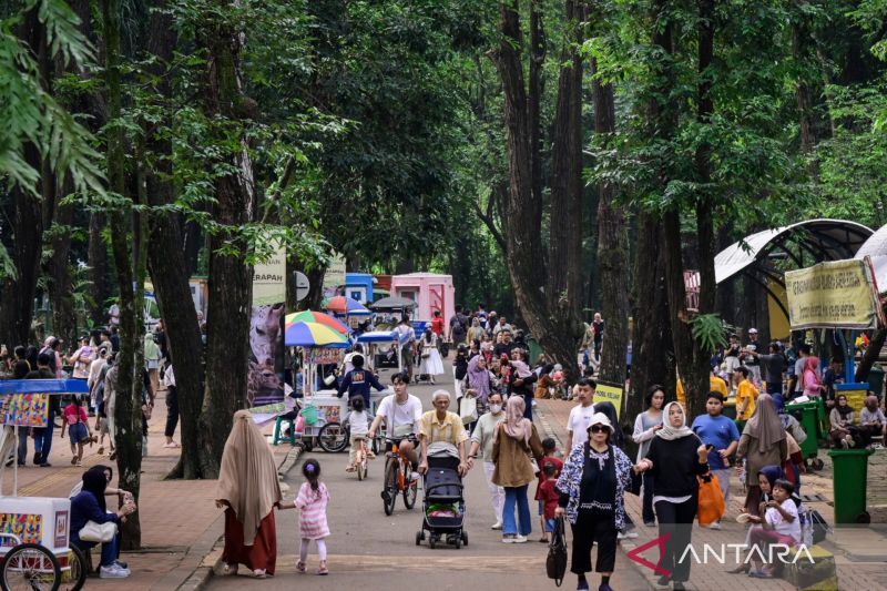 ragunan-kini-bisa-dikunjungi-malam-hari-segini-tarif-dan-jam-bukanya