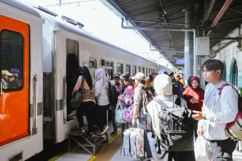 kai-operasional-ka-lintas-timur-jakarta-normal-usai-gempa-bekasi