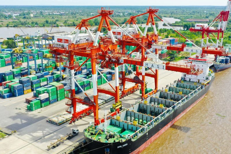 pln-pelindo-tingkatkan-daya-listrik-pelabuhan-trisakti-jadi-8660-kva
