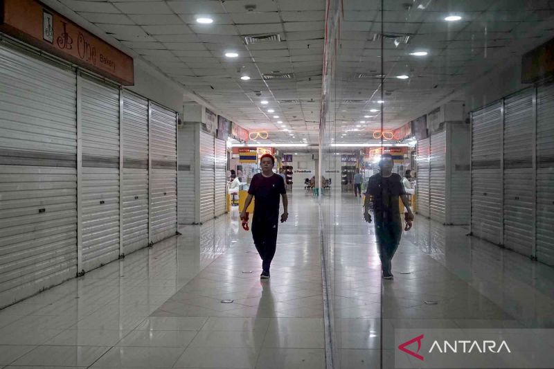 perilaku-belanja-daring-berdampak-sepinya-pengunjung-pusat-perbelanjaan-di-jakarta