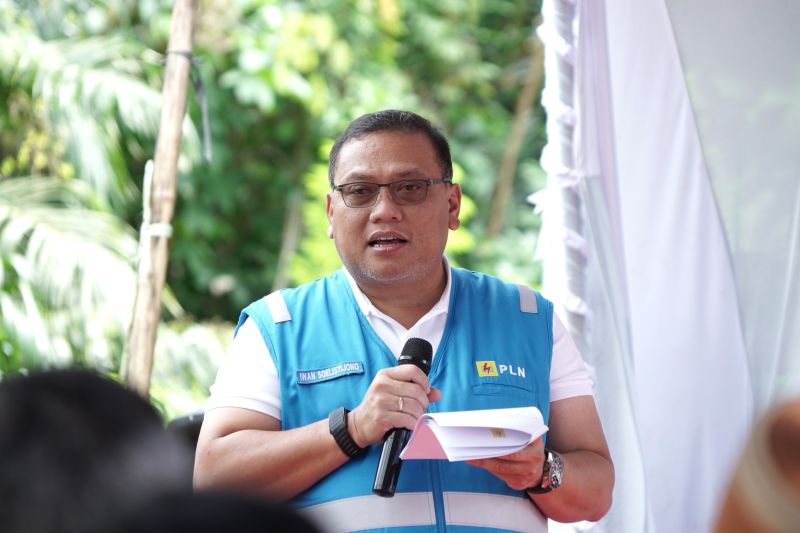 PLN pasang listrik gratis bagi 80 keluarga prasejahtera di Kalselteng