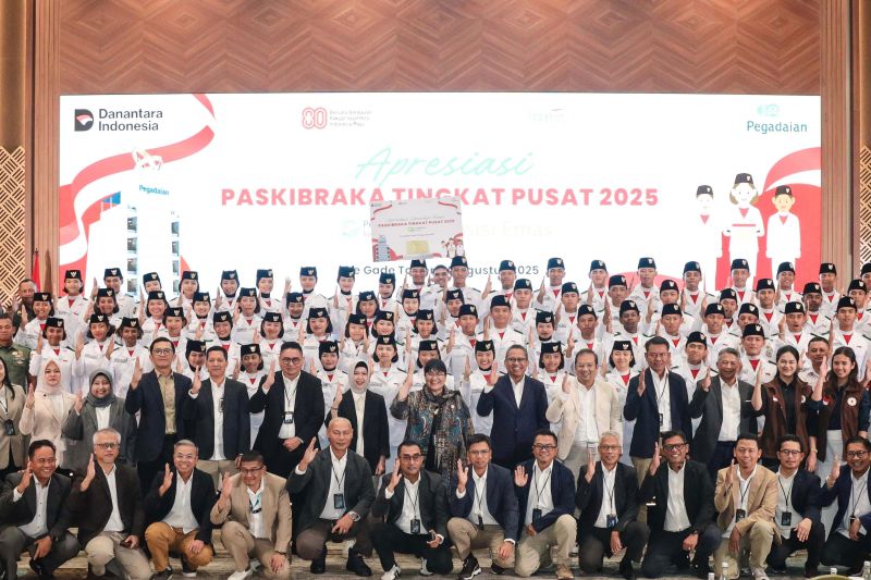 Peduli generasi emas, Pegadaian beri tabungan emas untuk Paskibraka Nasional 2025