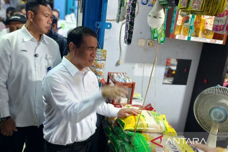mentan-jawab-keluhan-pedagang-soal-omzet-terdampak-operasi-pasar-beras