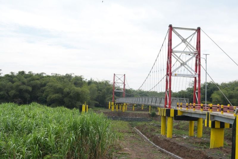 menteri-pu-jembatan-gantung-babakan-losari-lor-buka-akses-desa