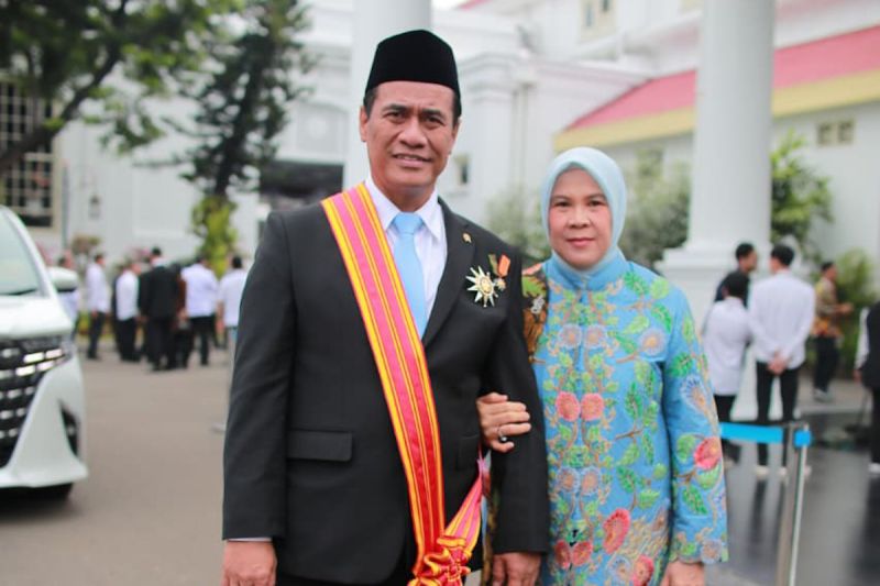 mentan-amran-terima-anugerah-bintang-mahaputra-adipurna-dari-presiden