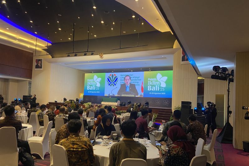menteri-lh-kumpulkan-gubernur-bahas-potensi-karbon-buat-cop30