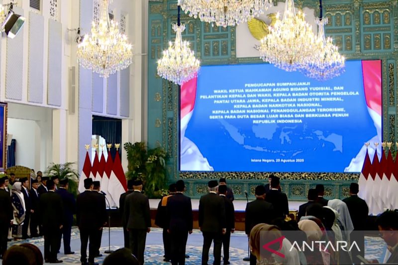 Presiden Prabowo lantik Komjen Pol Eddy Hartono sebagai Kepala BNPT
