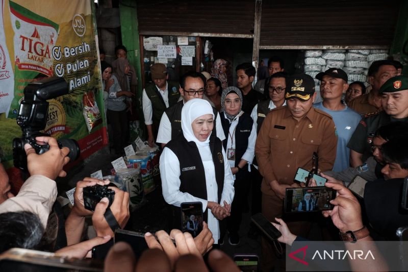 gubernur-khofifah-harapkan-distribusi-beras-sphp-di-jatim-dipercepat
