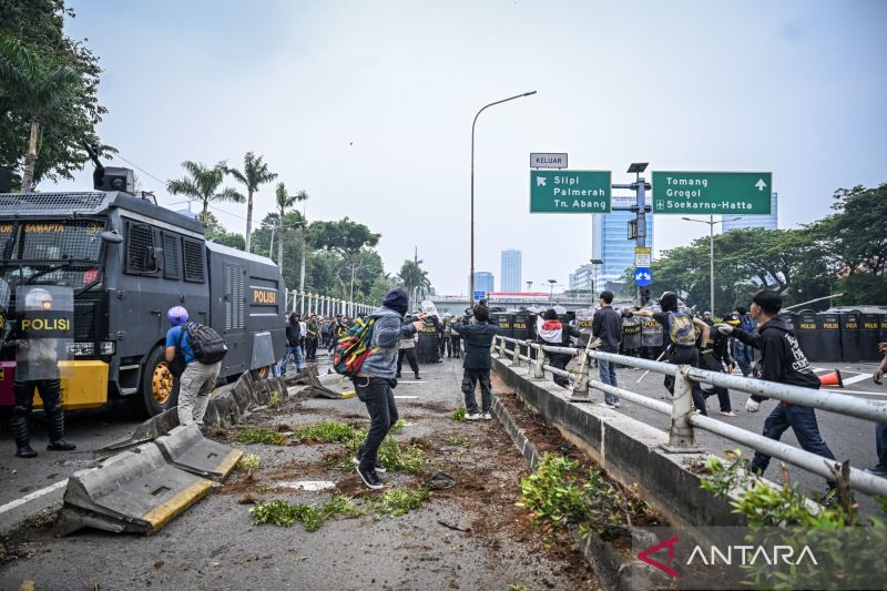 lurah-manggarai-selatan-jadi-korban-amuk-massa-pendemo-di-depan-dpr