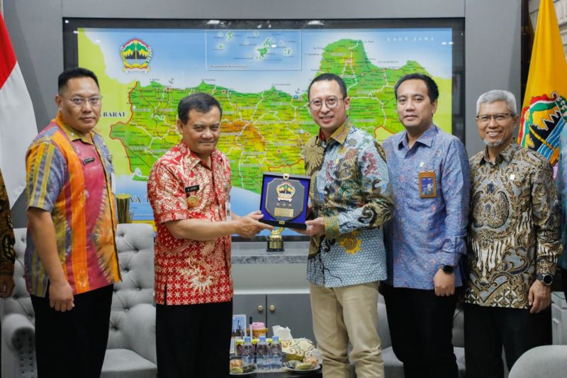 jateng-targetkan-1000-sambungan-listrik-gratis-bagi-warga-miskin