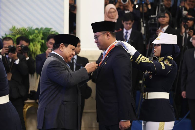 wamentan-sudaryono-terima-bintang-kehormatan-dari-presiden-prabowo