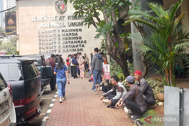 ratusan-anak-ditangkap-saat-demo-di-dpr-orang-tua-tuntut-bebaskan