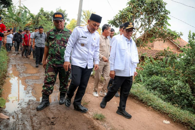 pemprov-banten-siapkan-rp69-miliar-bangun-jalan-rusak-desa-karyajaya