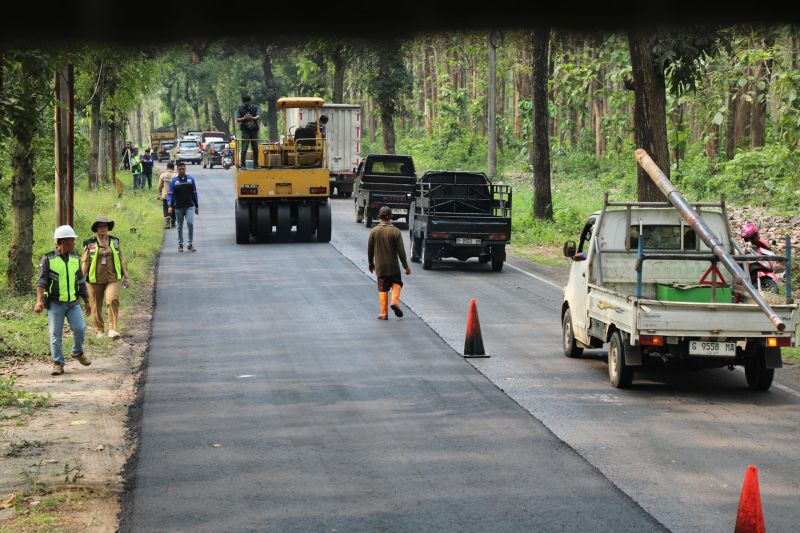 pemprov-jateng-perbaikan-jalan-provinsi-sudah-rampung-90-persen