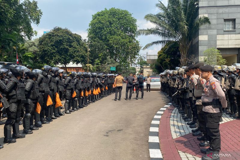 personel-kepolisian-gelar-apel-jelang-demo-bem-ui-di-polda-metro