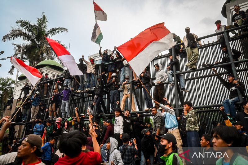 kriminal-kemarinnama-nama-penabrak-ojol-hingga-gelombang-unjuk-rasa