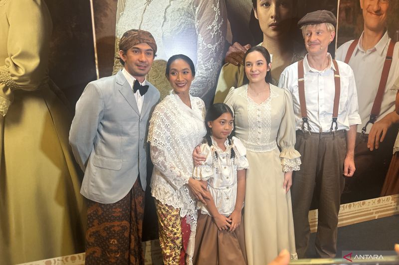 profil-lengkap-andrew-trigg-aktor-yang-digugat-cerai-marissa-anita