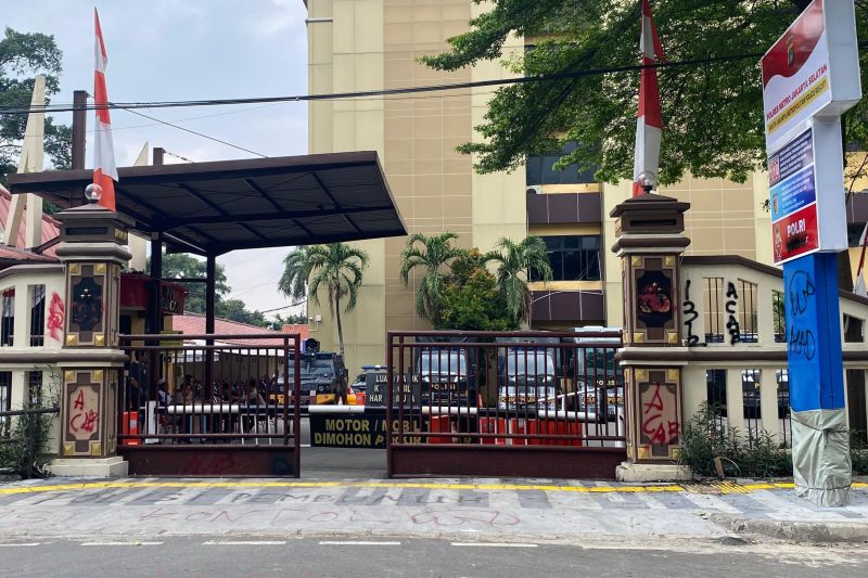 polres-metro-jaksel-lakukan-penjagaan-ketat-imbas-demo