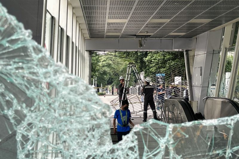 cctv-hingga-isi-vending-machine-mrt-dijarah-saat-demonstrasi