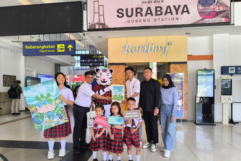 KAI dan Yayasan Tarakanita Surabaya Gelar Kampanye Lingkungan di Stasiun Gubeng: 