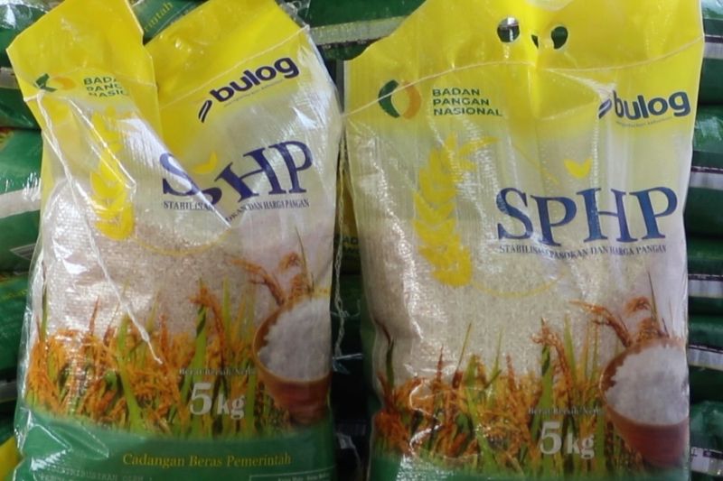 salurkan-1088-ton-beras-sphp-bulog-aceh-pastikan-stok-masih-aman