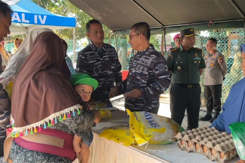 bulog-kodaeral-iv-gelar-gerakan-pasar-murah-di-batam