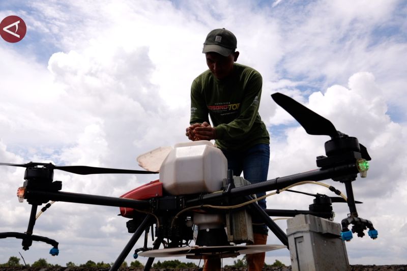 gunakan-drone-tanah-laut-awali-tanam-padi-perdana-di-lahan-csr-kalsel
