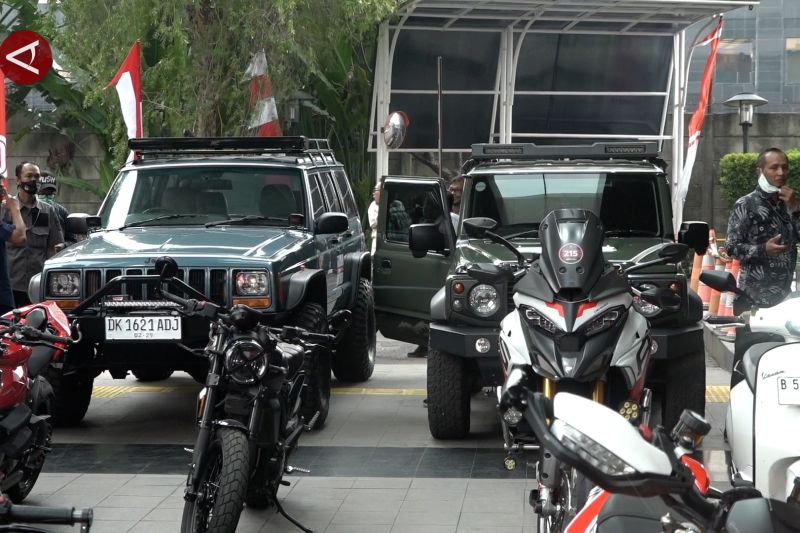 KPK sita puluhan kendaraan hasil OTT Wamenaker Immanuel Ebenezer