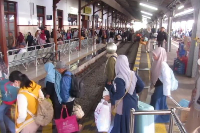 jalur-gumitir-ditutup-penumpang-kereta-daop-9-meningkat-5-12-persen