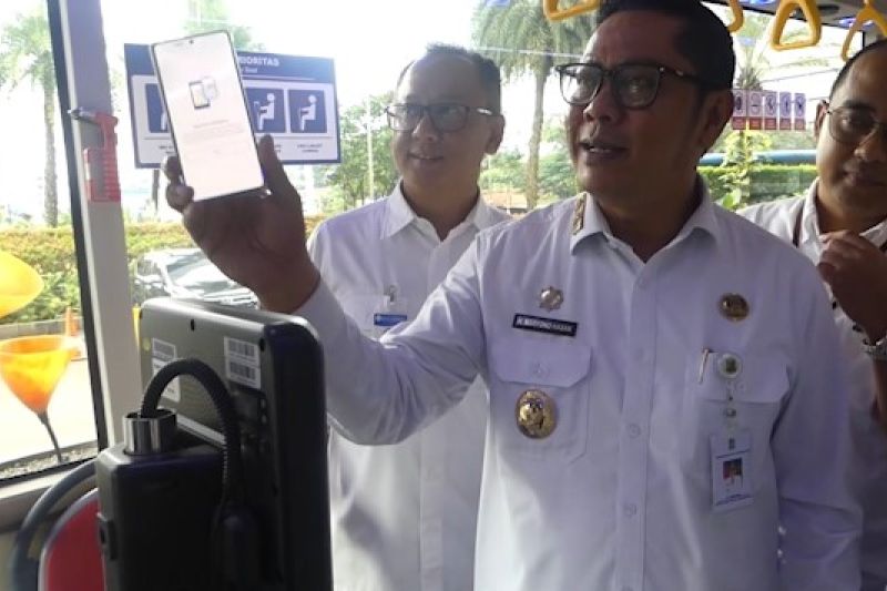 pertama-di-banten-bayar-bus-trans-tangerang-ayo-bisa-pakai-qris-tap