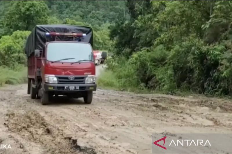 pupr-kaltim-kebut-jalan-tering-ujoh-bilang-target-rampung-akhir-2025