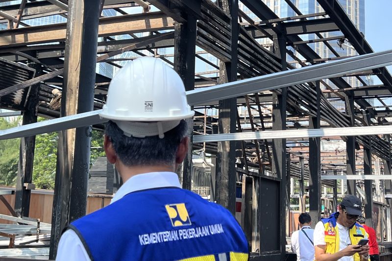 menteri-pu-target-halte-transjakarta-yang-terbakar-berfungsi-pekan-ini