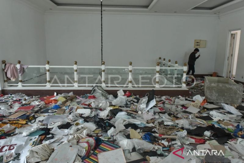 polisi-sudah-tangkap-belasan-pelaku-aksi-penjarahan-rumah-uya-kuya