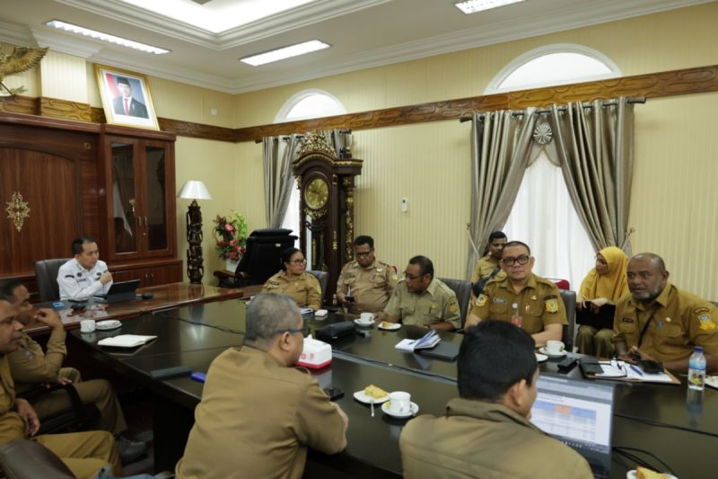 gubernur-papua-minta-kepala-daerah-kabupaten-kota-gelar-pangan-murah