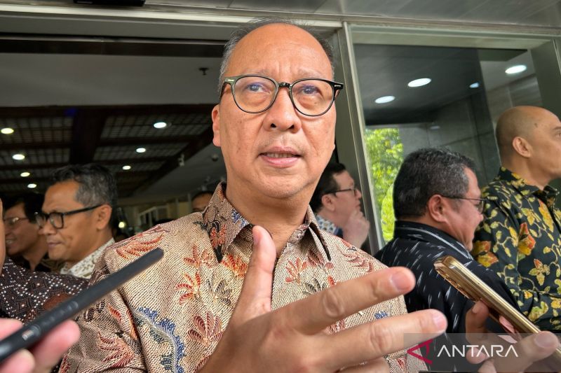 menperin-apple-belum-ajukan-izin-untuk-penjualan-iphone-17