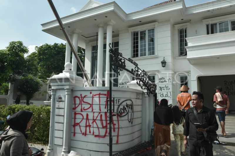 polisi-amankan-kucing-milik-uya-kuya-di-dinas-kpkp-jakarta