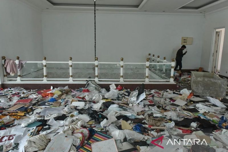 polisi-buru-dalang-penjarah-rumah-uya-kuya-di-jaktim